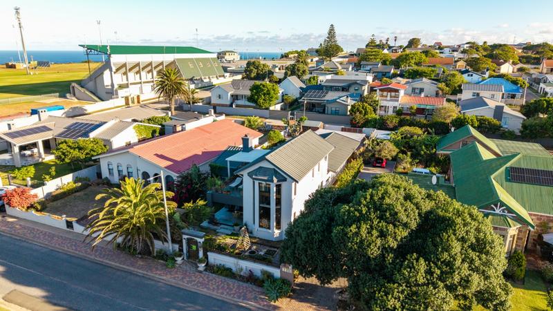 4 Bedroom Property for Sale in Linkside Western Cape